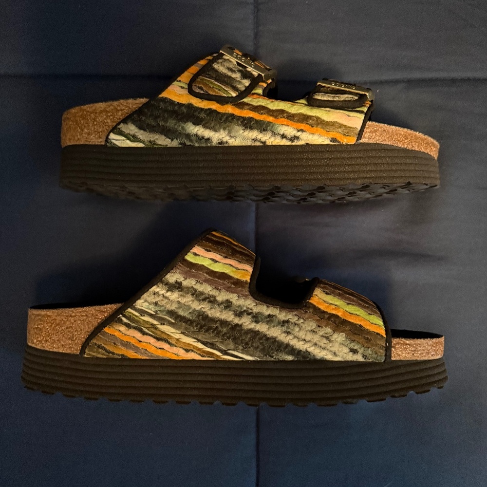 Sandal - Picture 3 of 4